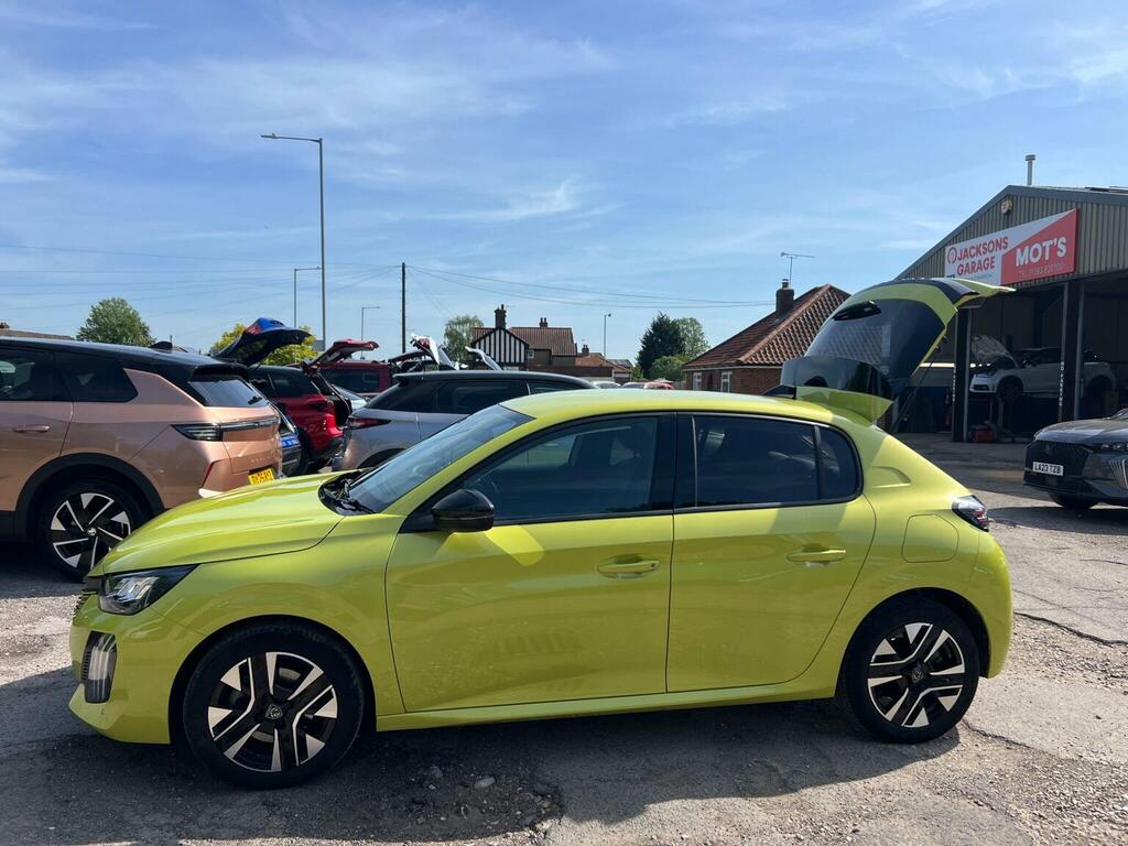 Peugeot 208 Hatchback 1.2 Puretech Allure Euro 6 Ss 20 MW74DNV Yellow #2
