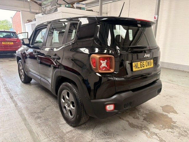 Jeep Renegade Suv 1.6 Renegade My17 Sport 1.6 E-torq 110Hp 2016 Black #3