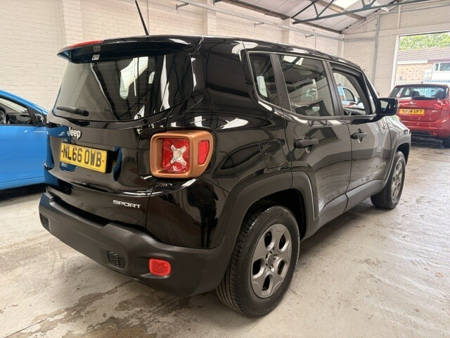 Jeep Renegade Suv 1.6 Renegade My17 Sport 1.6 E-torq 110Hp 2016 Black #4