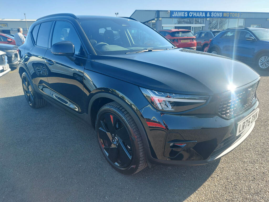Volvo XC40 2.0 B4p Plus Black Edition LR75ZKN Black #2
