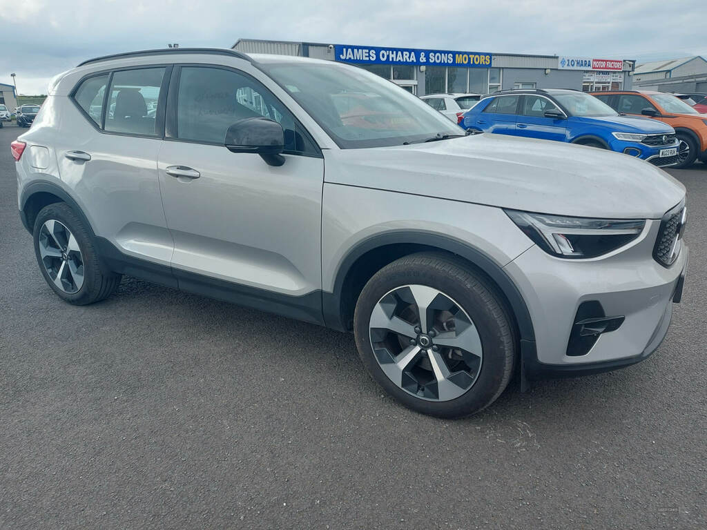 Volvo XC40 2.0 B4p Plus Dark SO74CZR Silver #2