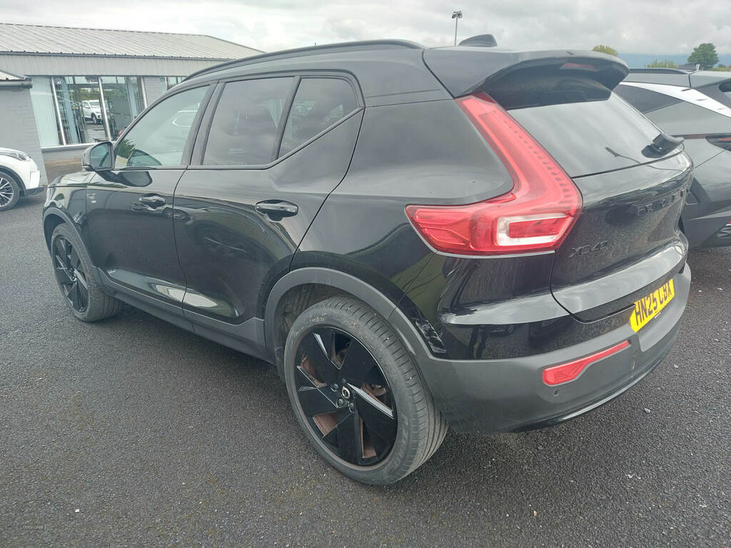 Volvo XC40 2.0 B4p Plus Black Edition HN25CBX Black #4