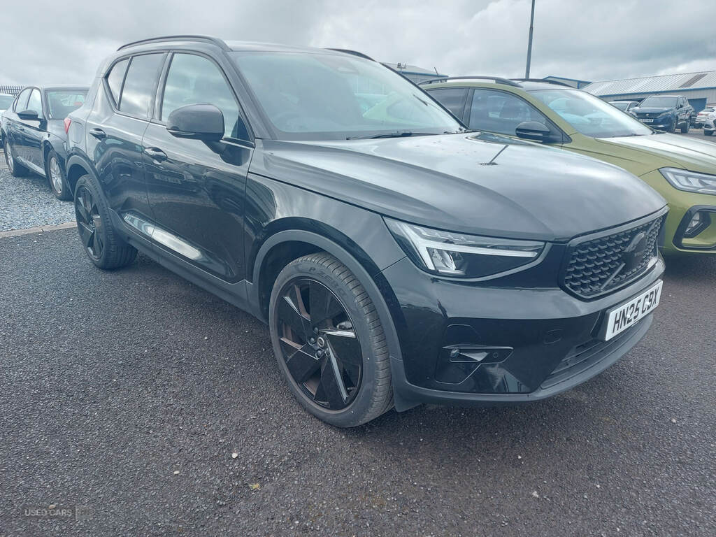 Volvo XC40 2.0 B4p Plus Black Edition HN25CBX Black #2