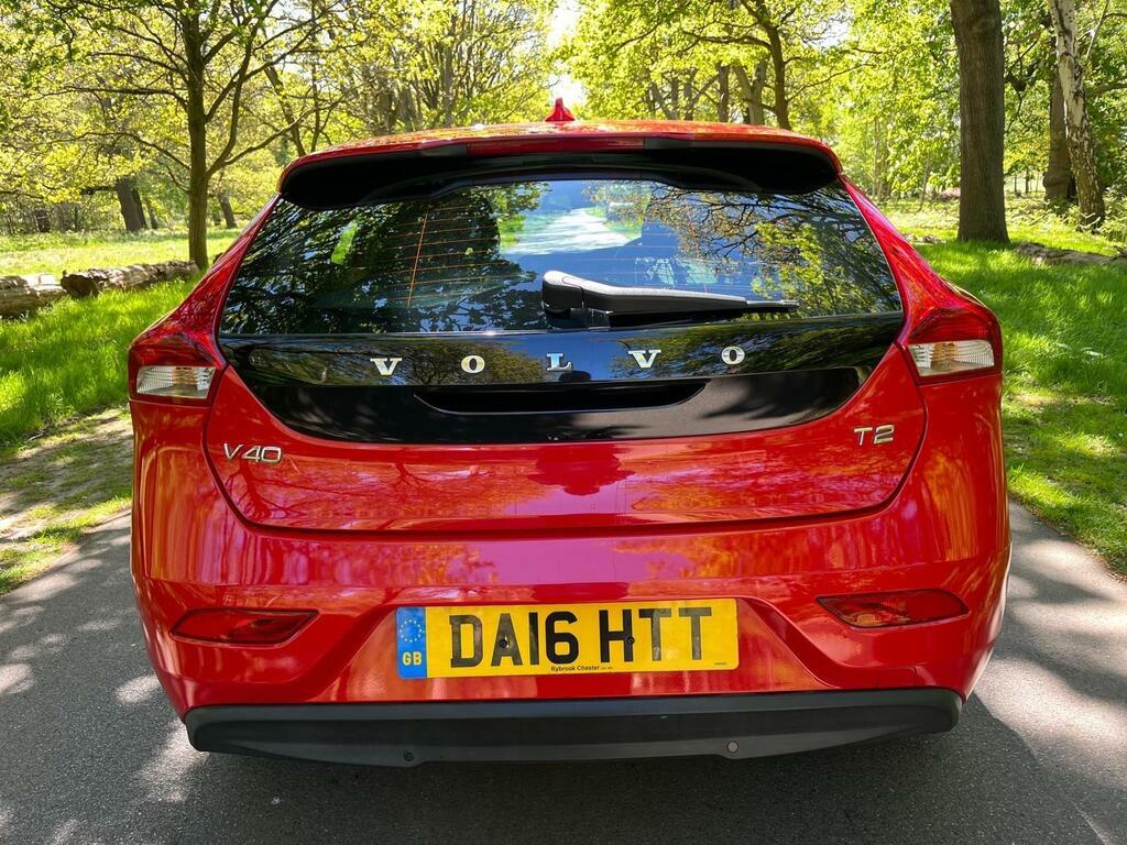 Volvo V40 2.0 T2 Momentum Euro 6 S S Red #5