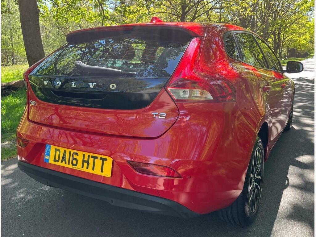 Volvo V40 2.0 T2 Momentum Euro 6 S S Red #4