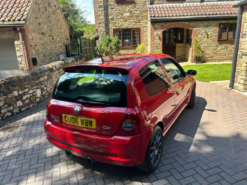 Renault Clio 2.0 16V 197 Black #4