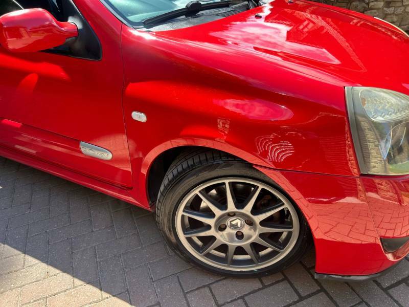 Renault Clio 2.0 16V 197 Black #3