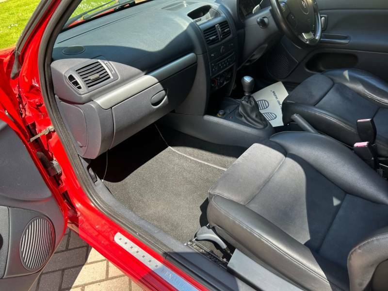 Renault Clio 2.0 16V 197 Black #8