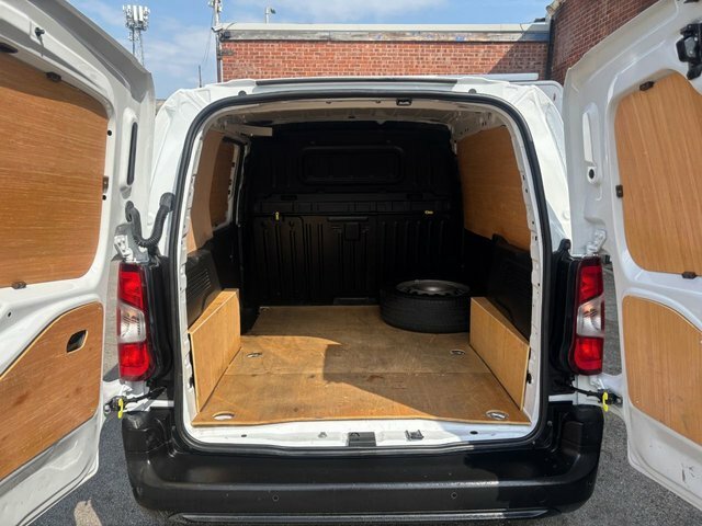 Citroen Berlingo Bluehdi 1000 Enterprise Edition YD23ZYZ White #2