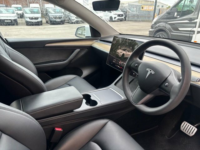 Tesla Model Y 5dr Electric Auto Rwd White