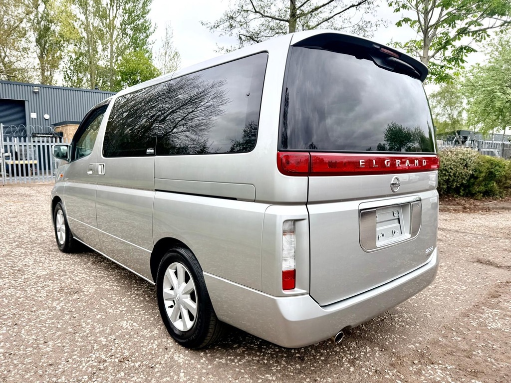Nissan Elgrand Autech Fresh Import 4Wd 7 Seats Mpv Disable S Silver #4