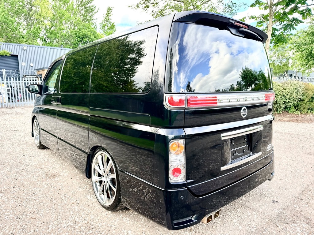 Nissan Elgrand Highway Star Fresh Import 3.5 V6 8 Seat Mpv L Black #4
