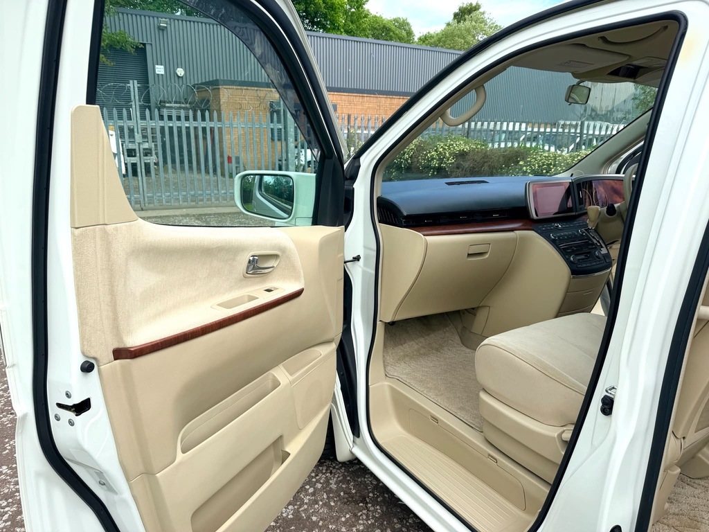 Nissan Elgrand 3.5 V6 White #11