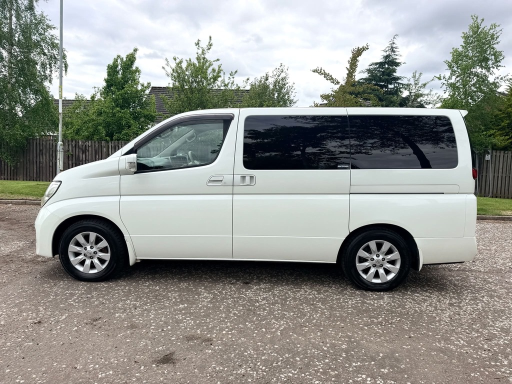 Nissan Elgrand 3.5 V6 White #8