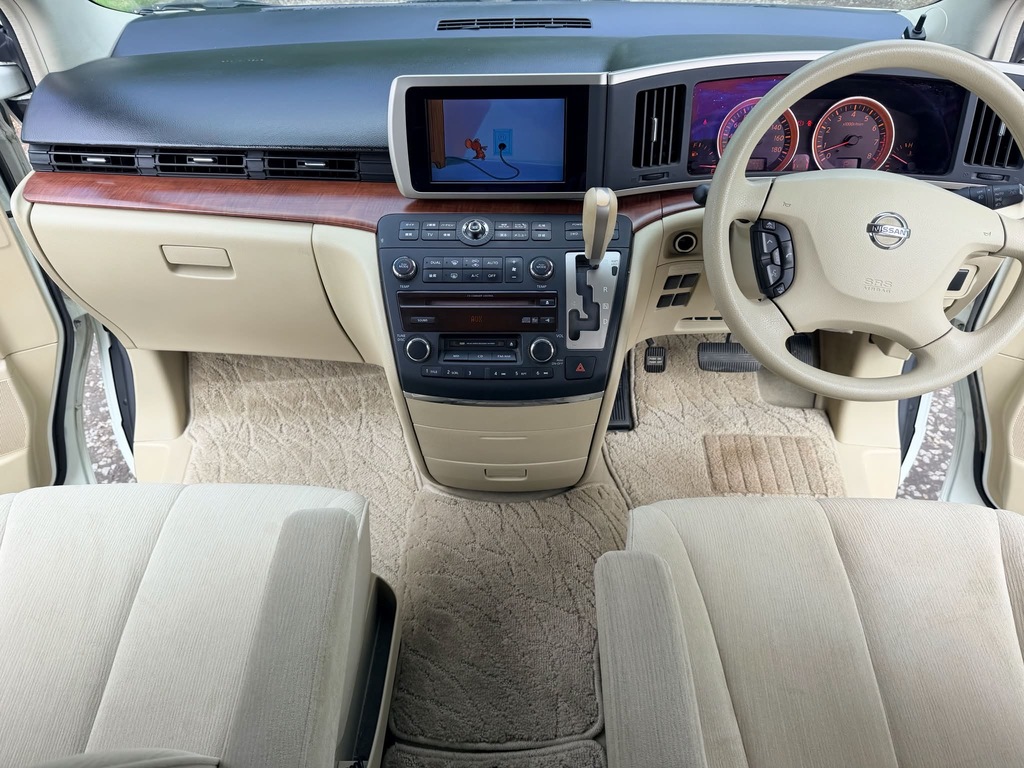 Nissan Elgrand 3.5 V6 White #9