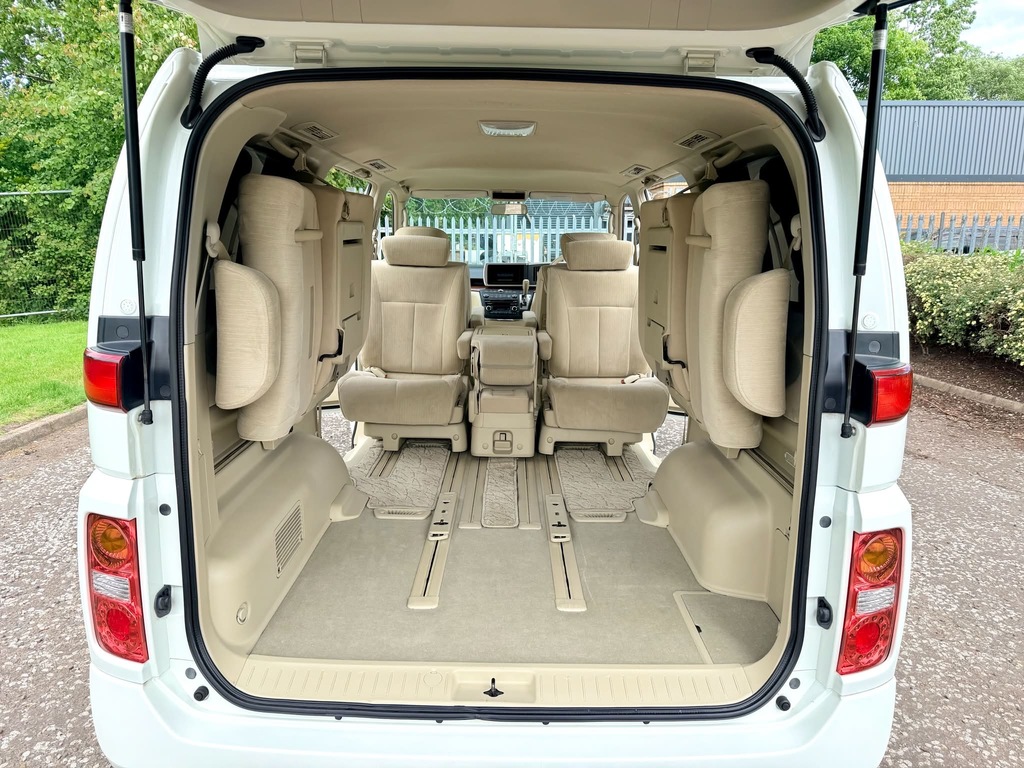 Nissan Elgrand 3.5 V6 White #17