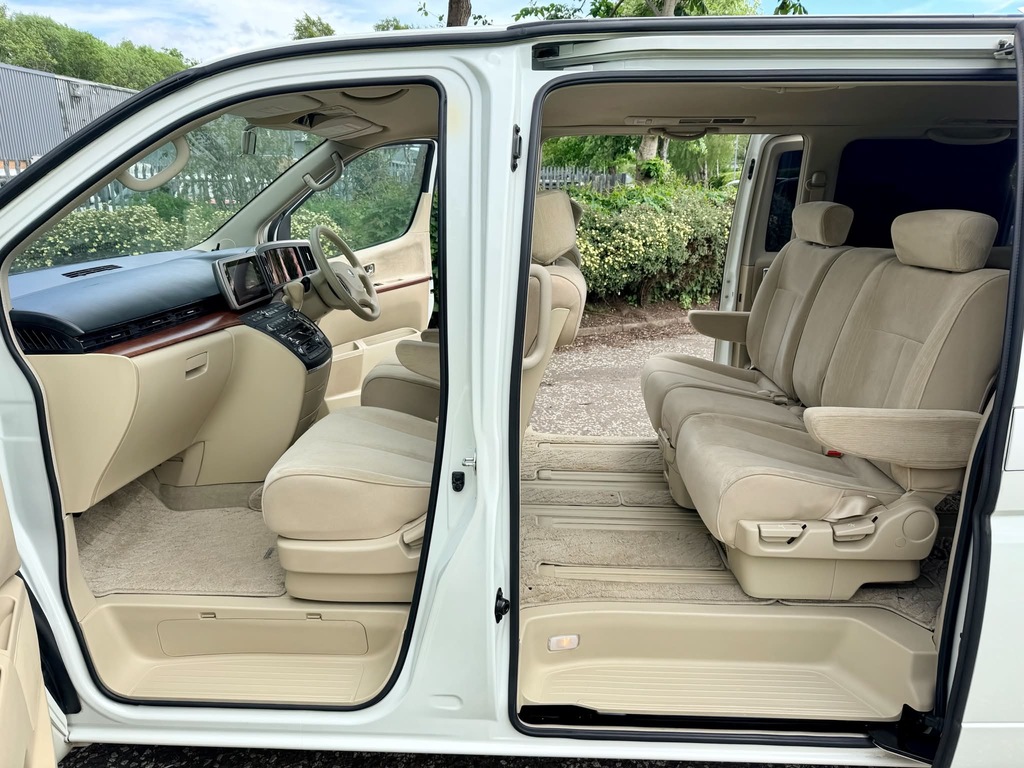 Nissan Elgrand 3.5 V6 White #12