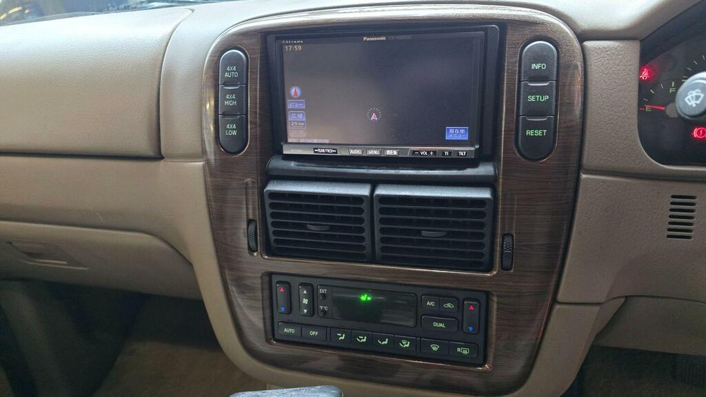 Ford Explorer 4.0 The North Face Limited Edition White #8