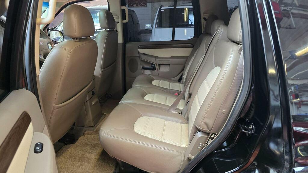 Ford Explorer 4.0 The North Face Limited Edition White #17