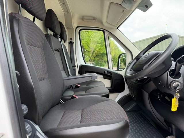 Citroen Relay 2019 2.2 Bluehdi 35 Enterprise Panel Van Diese LG69LDA White #2