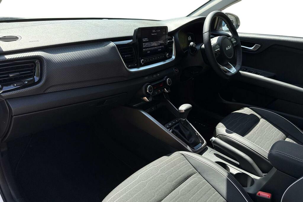 Kia Stonic 1.0 T Gdi Mhev Gt Line S Suv Hybrid Dct LV75GJJ White #2