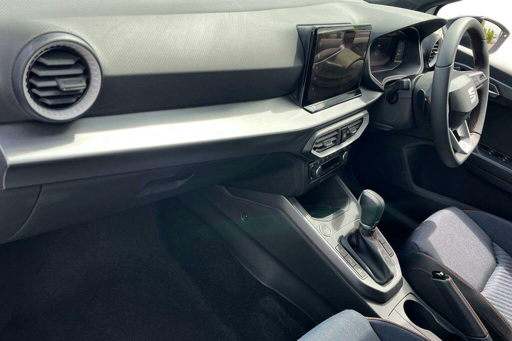 Seat Arona 1.0 Tsi Fr Black Edition Suv Dsg KW75TGV White #2