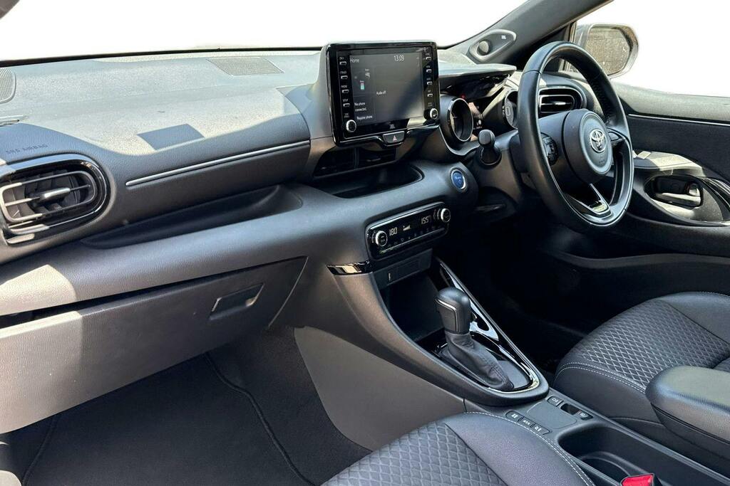 Toyota Yaris 1.5 Vvt H Dynamic Hatchback Hybrid E Cv GU22EWV Grey #2