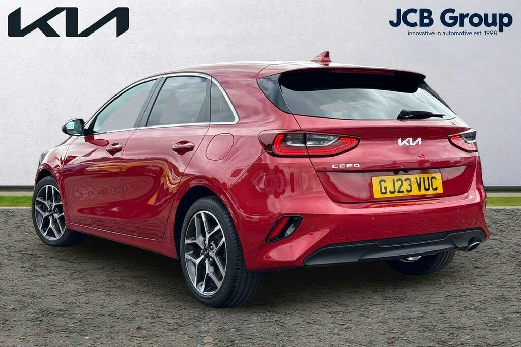 Kia Ceed 1.5 T Gdi 3 Hatchback Dct GJ23VUC Red #3