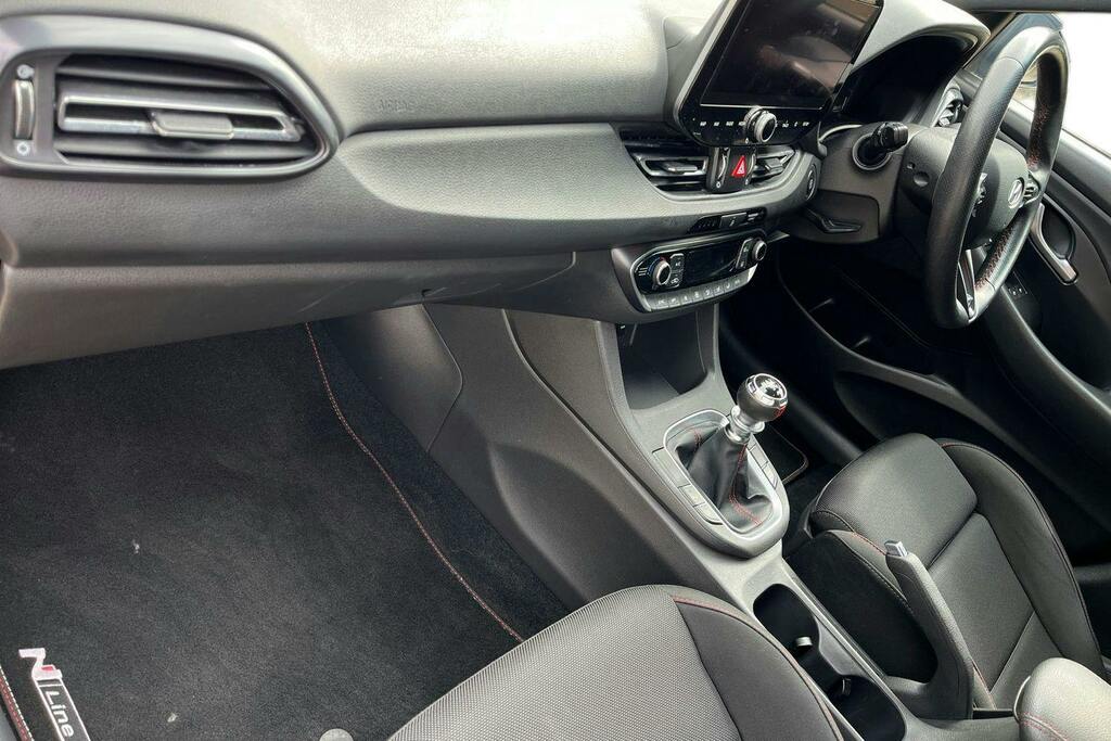 Hyundai I30 1.5 T Gdi Mhev N Line Hatchback Hybrid Silver #2