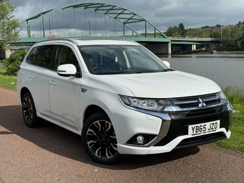 Mitsubishi Outlander Suv White