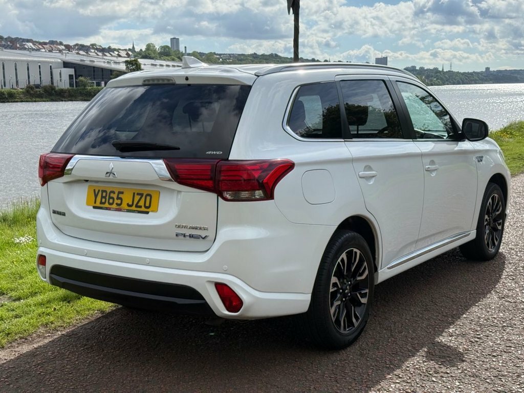 Mitsubishi Outlander Suv YB65JZO White #4
