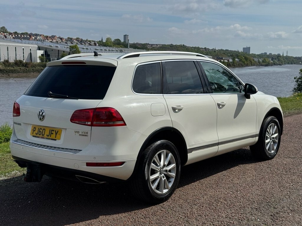 Volkswagen Touareg 3L Se White #4