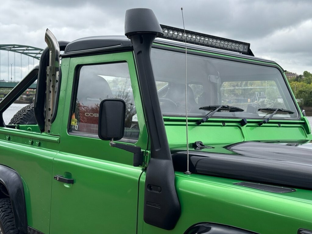 Land Rover Defender 2.4L Null Green #4