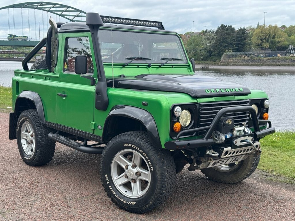 Land Rover Defender 2.4L Null Green