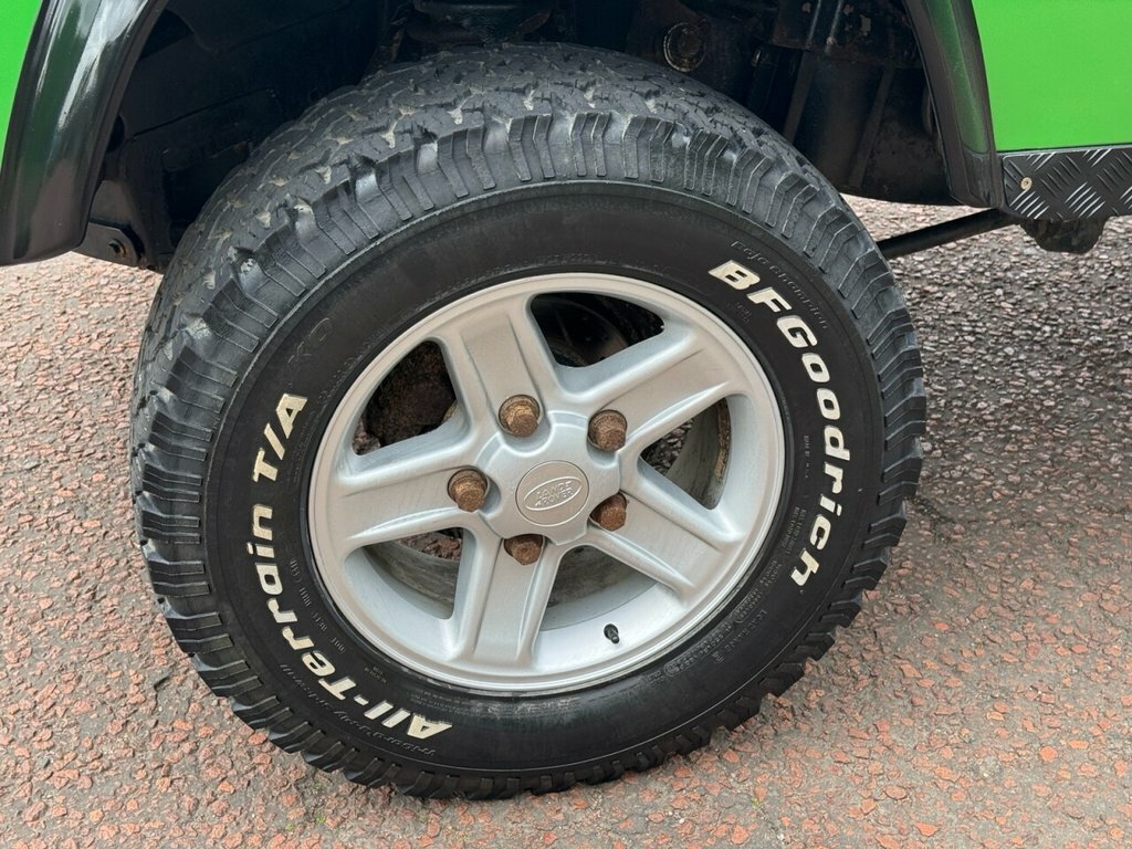 Land Rover Defender 2.4L Null Green #6