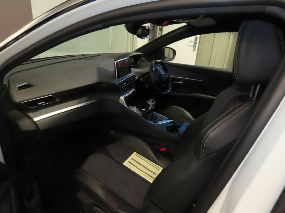 Peugeot 3008 1.2 Puretech Gt Line Euro 6 S S VA18POF White #4