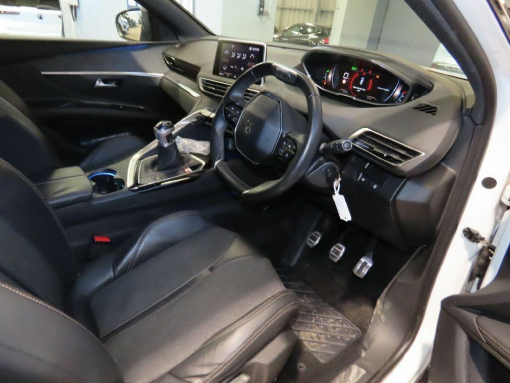 Peugeot 3008 1.2 Puretech Gt Line Euro 6 S S VA18POF White #3