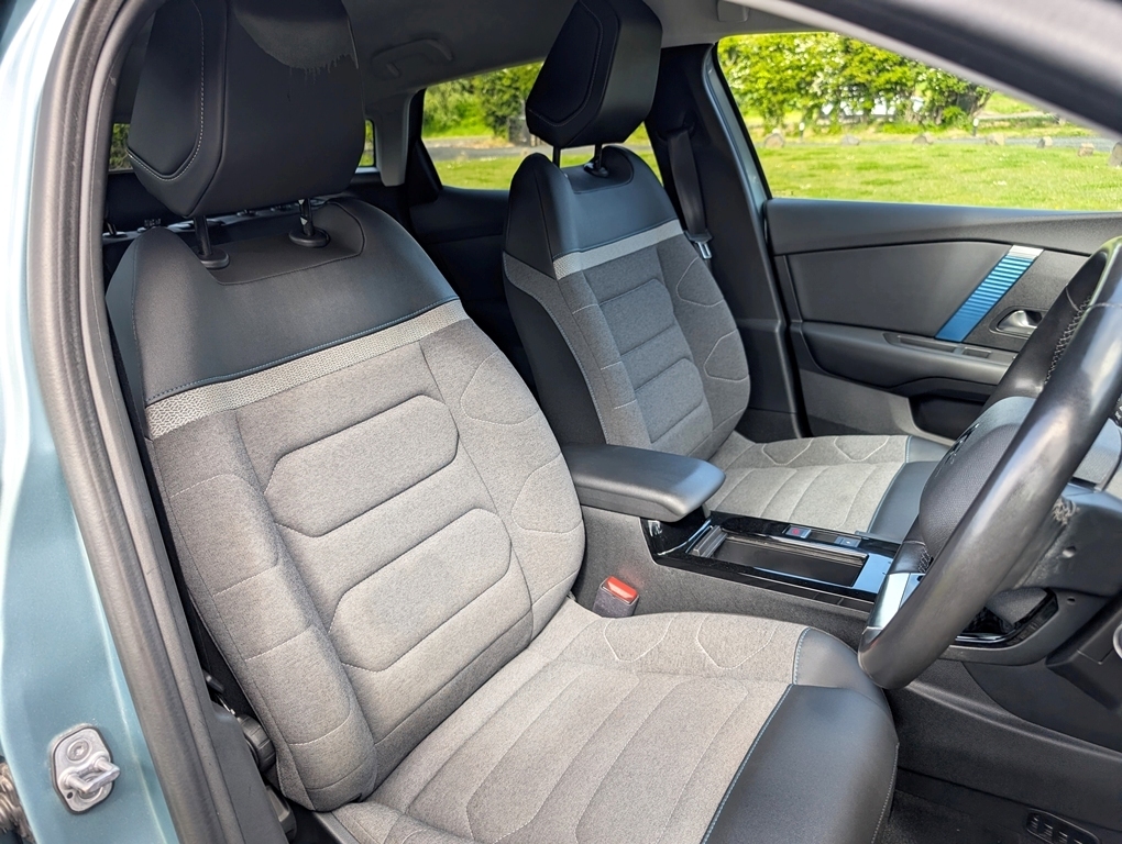 Citroen e-C4 50Kwh 136Hp C-series Edition NJ22WHS Blue #4