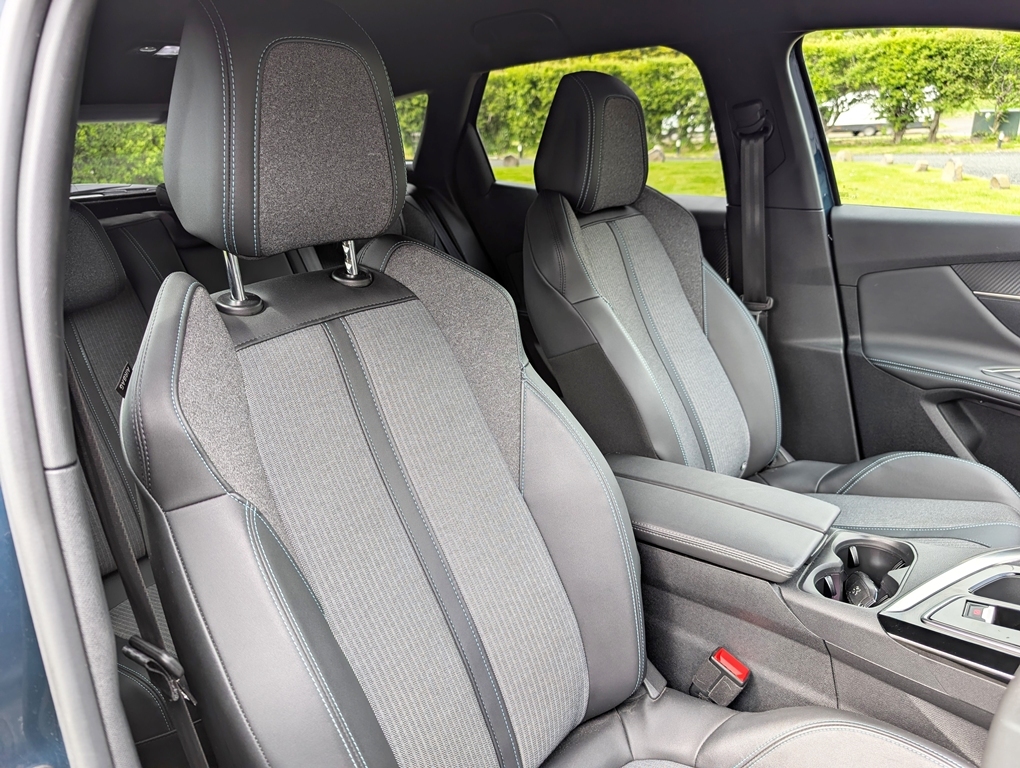 Peugeot 3008 1.2 130Hp Allure HN74KWF Blue #4