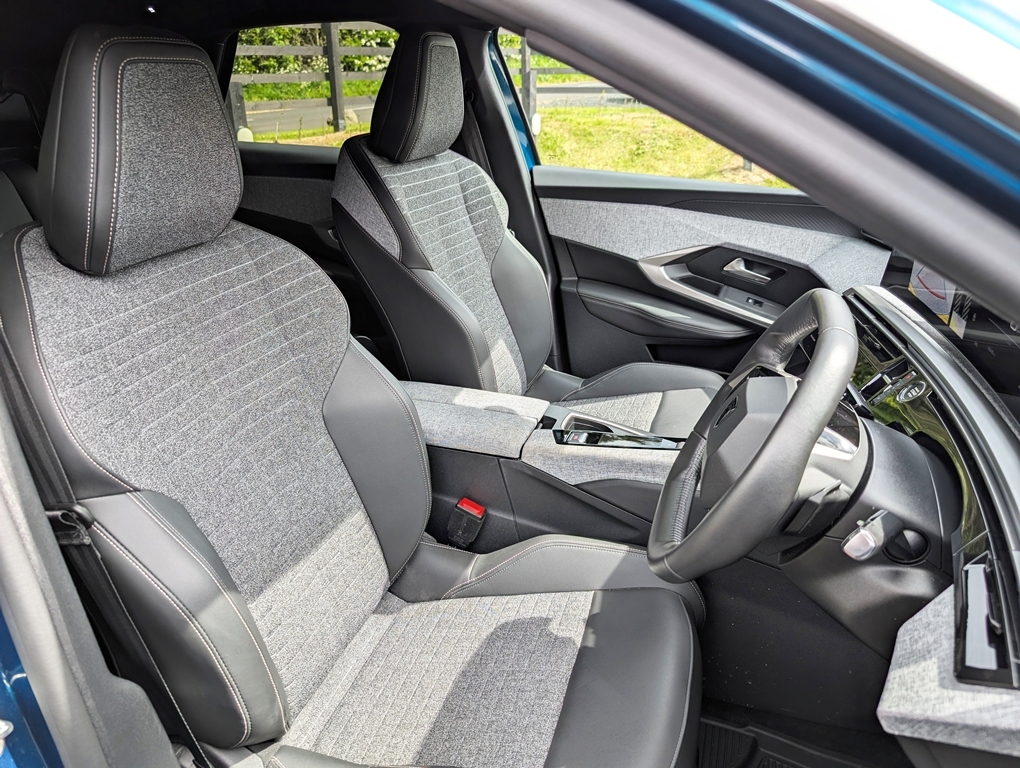 Peugeot 3008 1.2 136Hp Allure Mhev KP25MYR Blue #4