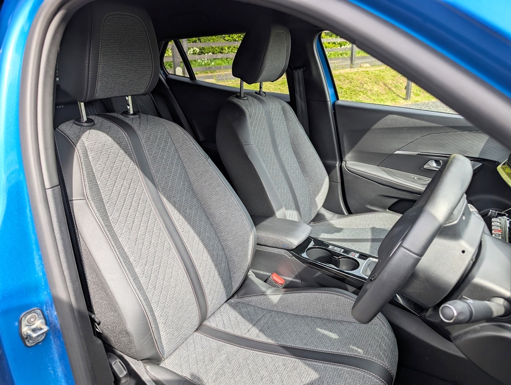 Peugeot 2008 1.2 130Hp Allure SG24MJU Blue #4