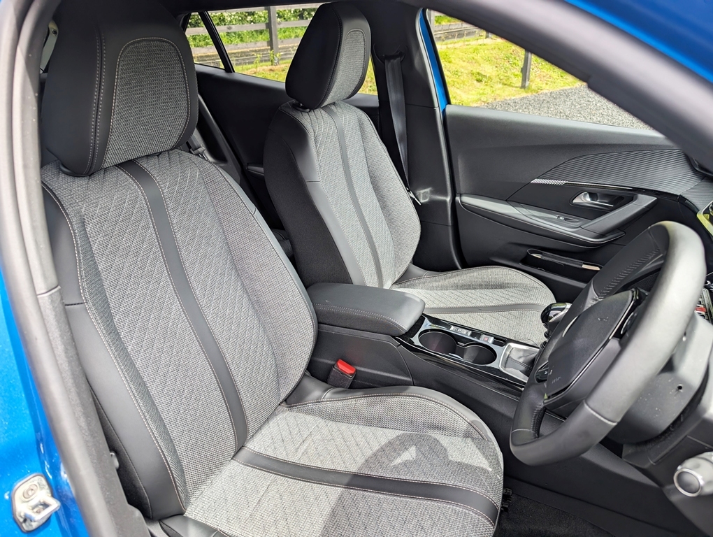 Peugeot 2008 1.2 100Hp Allure VU24SZX Blue #4