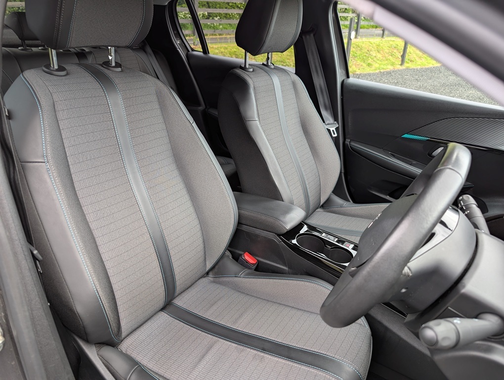 Peugeot 208 1.2 100Hp Allure Premium SB72FOM Grey #4