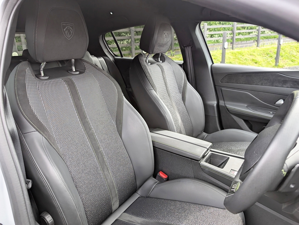 Peugeot 308 1.5Bhdi 130Hp Gt White #4