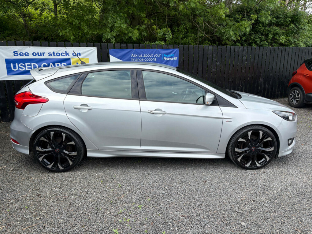 Ford Focus 1.0 Ecoboost 140 St-line Navigation KR67OJE Silver #6