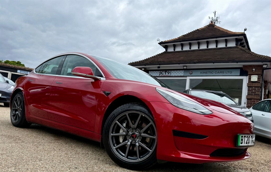 Tesla Model 3 Saloon Red