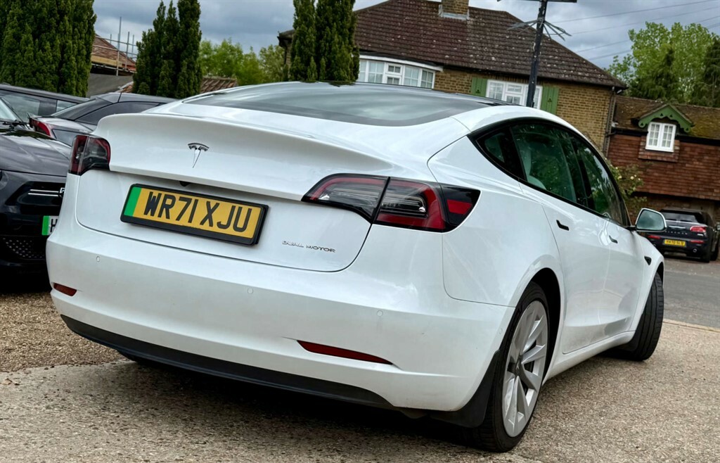 Tesla Model 3 Saloon WR71XJU White #4