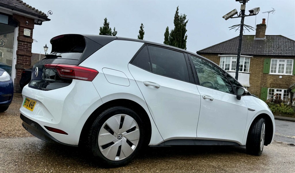 Volkswagen ID.3 Hatchback EO70WHB White #2