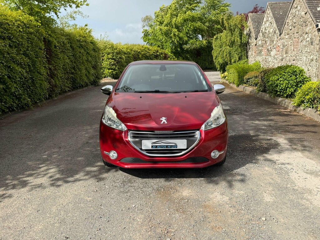 Peugeot 208 1.2 Vti Allure Euro 5 AGZ9429 Red #2