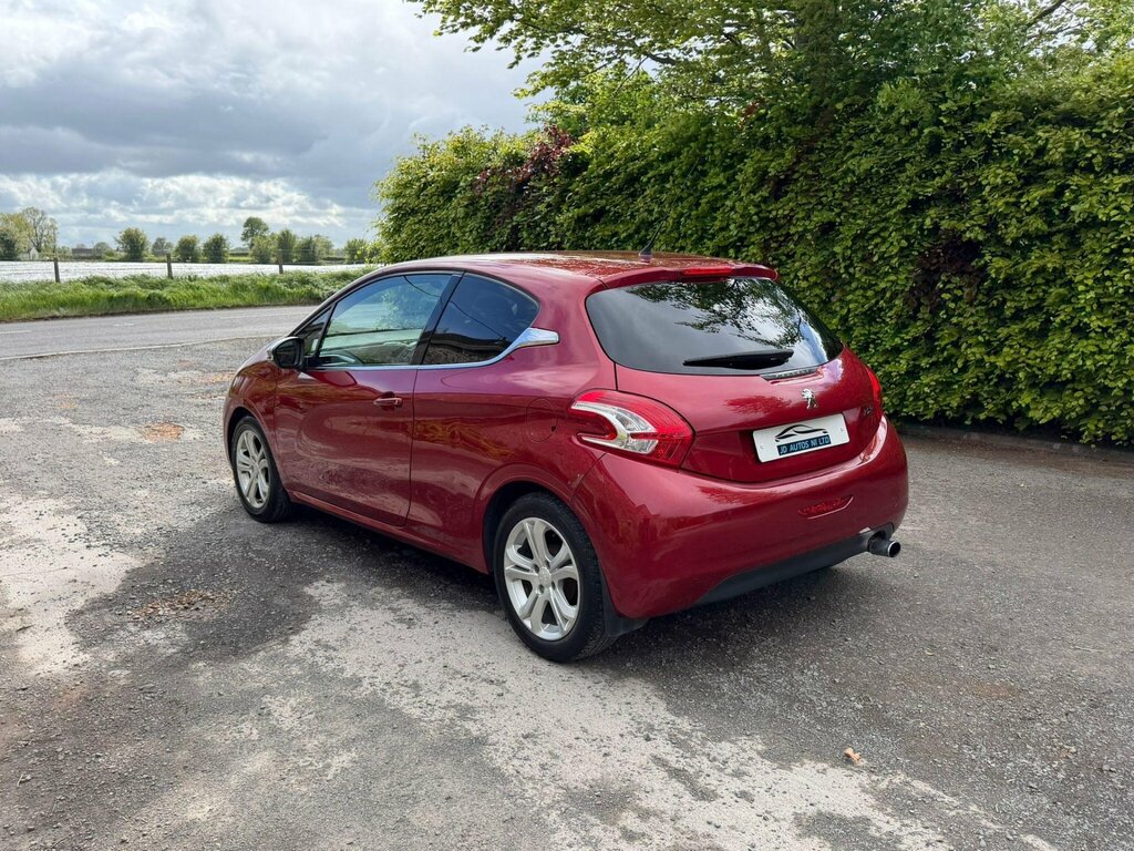 Peugeot 208 1.2 Vti Allure Euro 5 AGZ9429 Red #4
